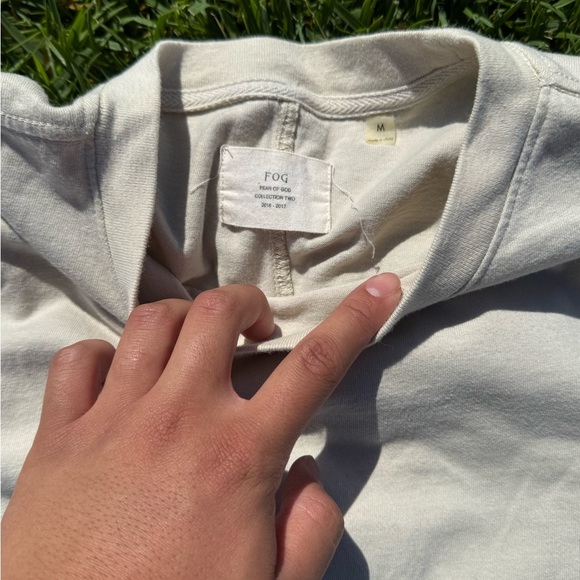 Fear Of God Heavyweight Tee - Picture 2 of 3